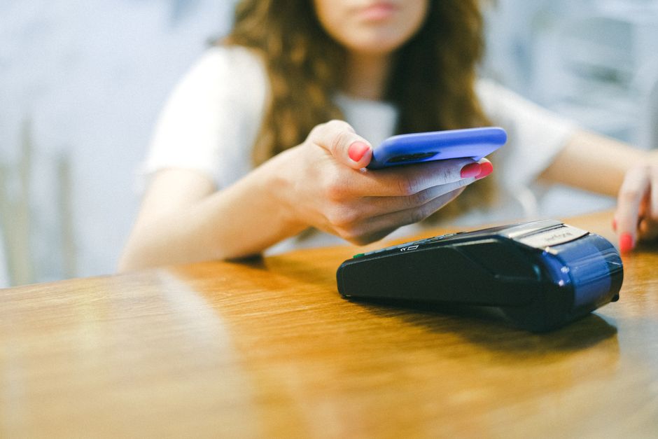 Contactless payment from a smartphone at a card terminal